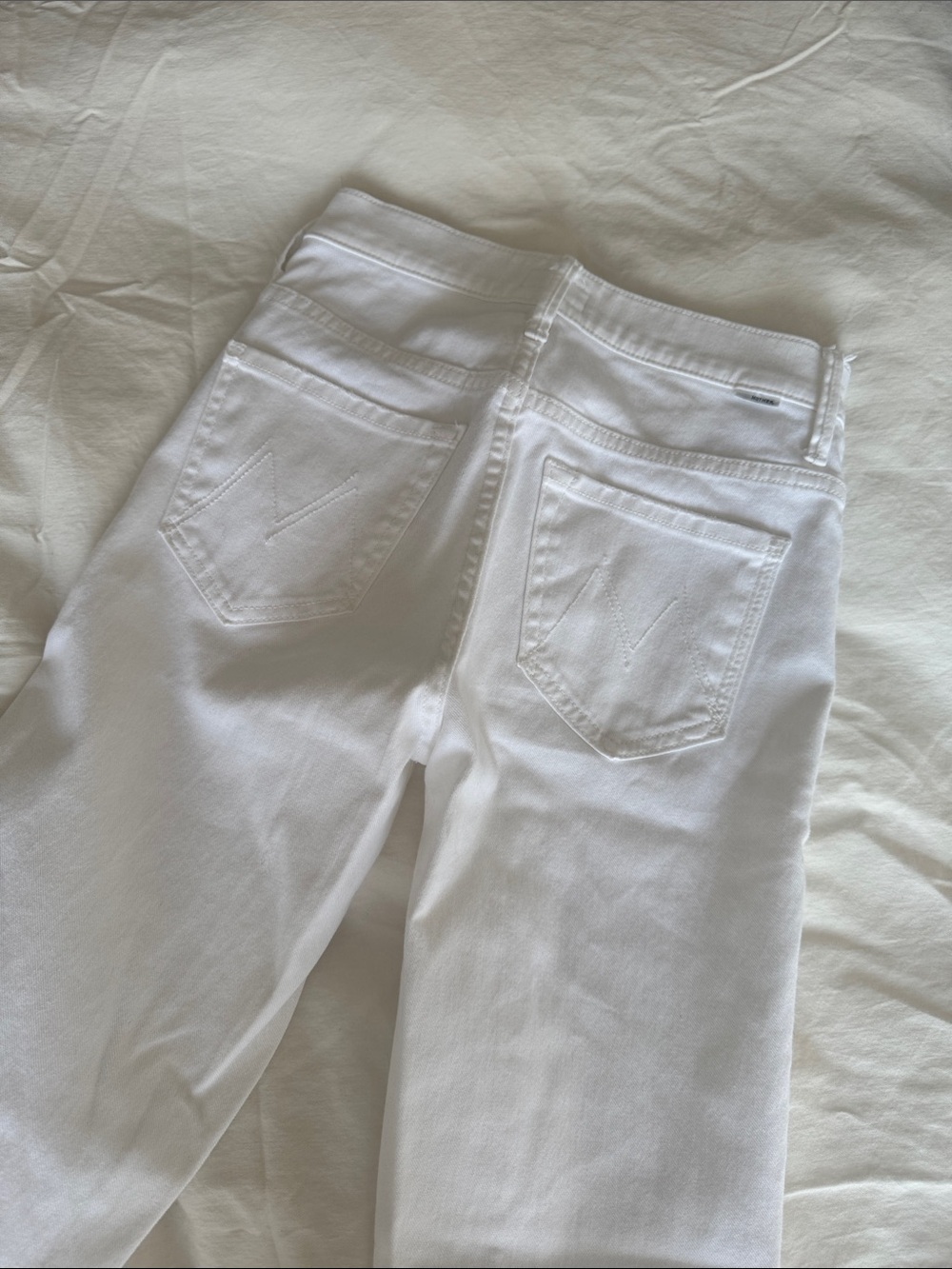 MOTHER Cream Cropped Raw-Hem Ankle Jeans - Picture 5 of 5